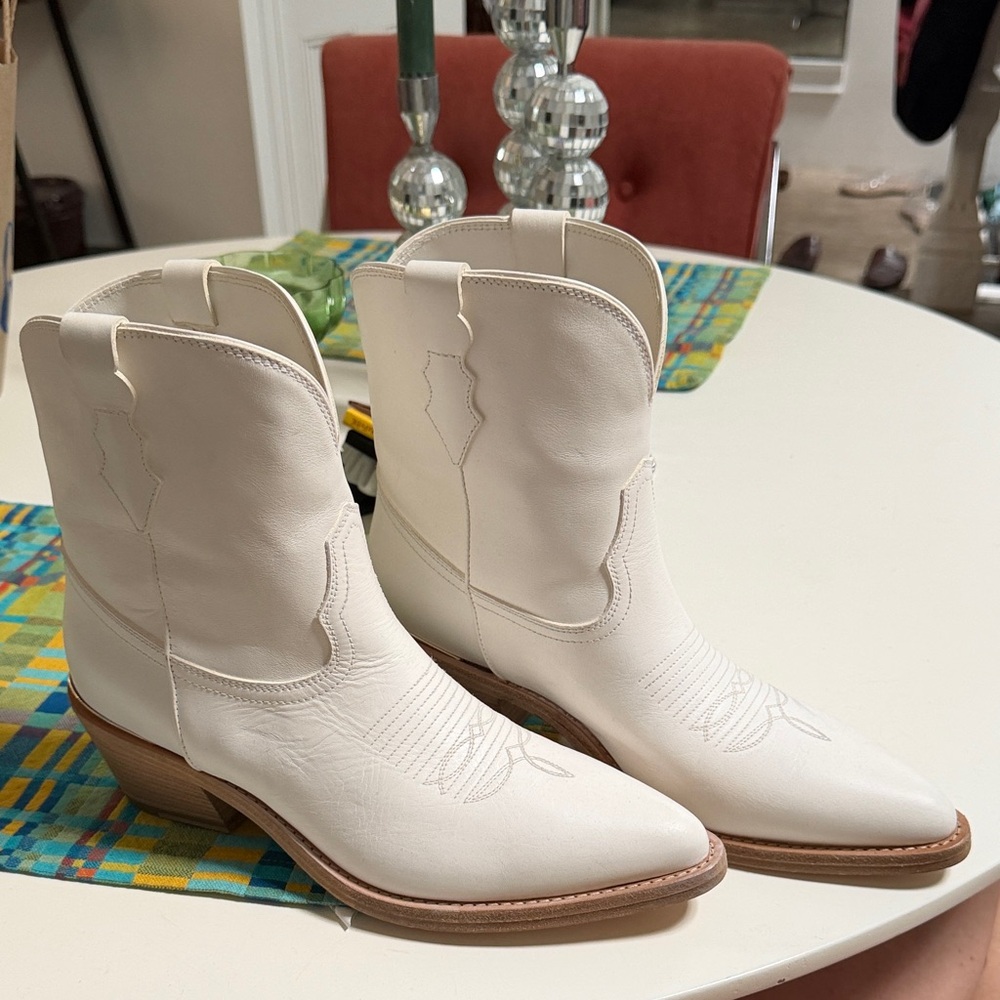 Parlor White Western Ankle Boots - Stylish Women’s Cowboy Boots